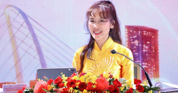 VIDEO: Tỉ phú Nguyễn Thị Phương Thảo kể chuyện hồi sinh ngân hàng Đông Á thành Vikki Bank