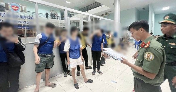 Công an TPHCM tiếp nhận 13 công dân bị trục xuất