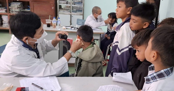 Công đoàn phối hợp chăm sóc sức khỏe cho người dân xã Đặng Thùy Trâm