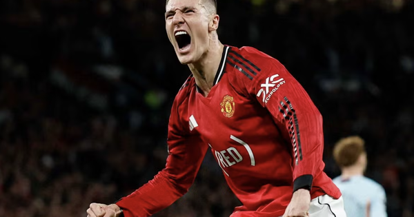 Thắng nghẹt thở Brentford, Man United chắc suất dự Champions League