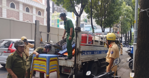 Tạm giữ nhiều xe bánh mì, tủ nước mía do lấn chiếm vỉa hè ở trung tâm TPHCM