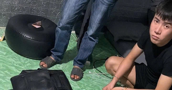 Kẻ "lừa" hai cửa hàng điện thoại ở TPHCM bị bắt