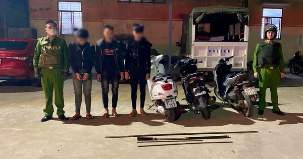 Chặn nhóm thiếu niên mang hung khí giữa đêm