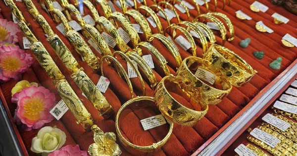 Giá vàng trong nước liên tục sụt giảm, vẫn cao hơn thế giới gần 20 triệu đồng/lượng