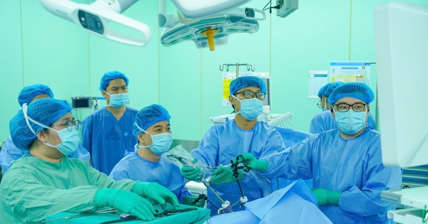Người đàn ông Indonesia sang Việt Nam mổ ung thư đại trực tràng