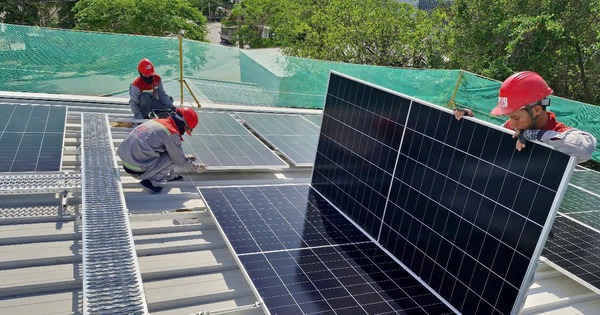 Thủ tướng: Đẩy mạnh điện mặt trời mái nhà tự dùng, tính phương án điện nổi ứng phó khẩn cấp