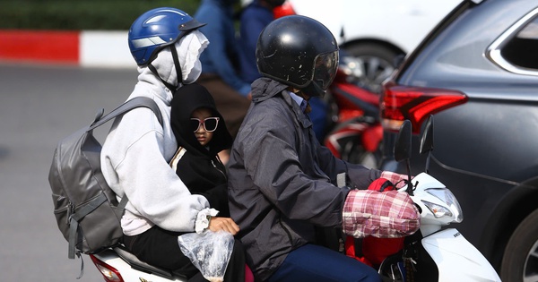 Nhiều tuyến đường ùn ứ kéo dài trước kỳ nghỉ lễ, người dân chật vật rời Hà Nội