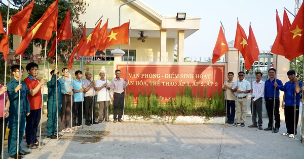 Rực rỡ “Đường cờ Tổ quốc” dẫn vào Khu Di tích Lịch sử Rạch Già