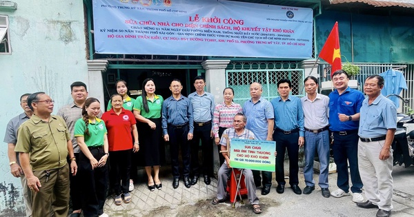 Giúp công nhân khó khăn sửa sang mái ấm