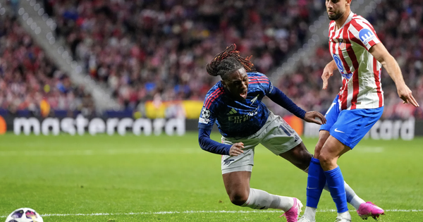 VAR gây tranh cãi, Arsenal bị xử ép trắng trợn trước Atletico Madrid