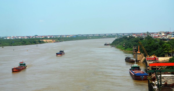 Xây đập trên sông Hồng
