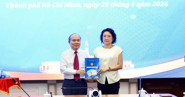 TPHCM: trao quyết định thôi việc theo nguyện vọng cho 2 Phó Giám đốc Sở