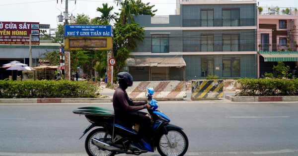 Hình ảnh đóng dải phân cách gần trạm thu phí Lái Thiêu, giao thông dần ổn định