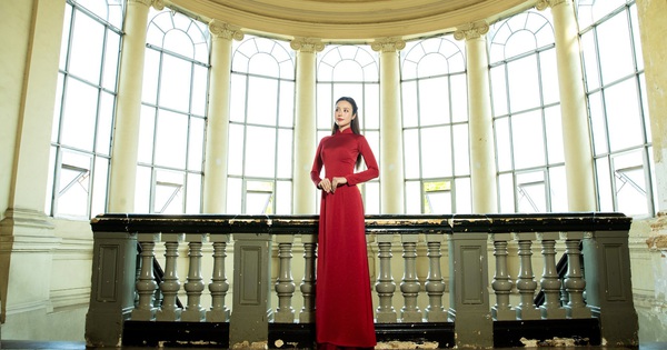 Tô Diệp Hà khoe nhan sắc rạng rỡ trong tà áo dài, hào hứng đón đại lễ 30-4