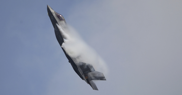 Iran tuyên bố bắn hạ F-35 Mỹ trên không phận; "máy bay mắt thần" phơi xác