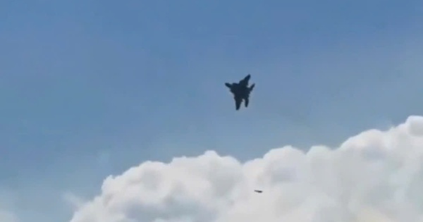 VIDEO: Tiêm kích F-15 của Mỹ nghi truy đuổi bất thành UAV Iran