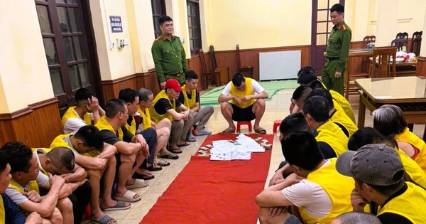 Đột kích nhà người phụ nữ, bắt quả tang 25 người đang chơi xóc đĩa