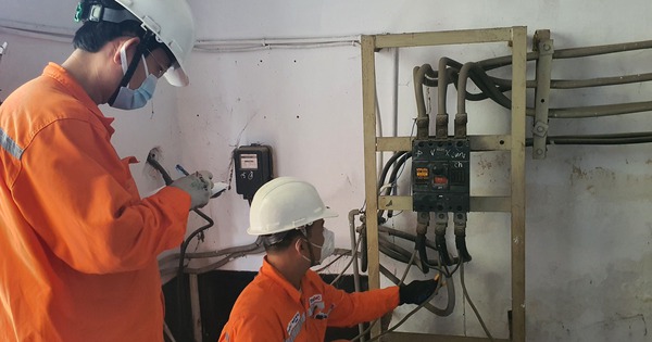 Điện lực TPHCM hướng dẫn người dân cách tránh hóa đơn tiền điện tăng vọt dịp nghỉ lễ 30-4