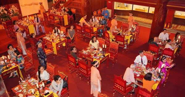 Có gì trong "bữa tiệc vua" với giá 1,7 triệu đồng/người?