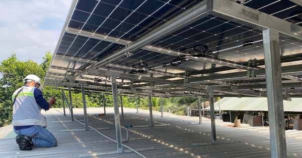 Nhiều gia đình ở TPHCM “nhẹ gánh” tiền điện, bất chấp nắng nóng kéo dài