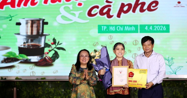 Trao tặng “Mai vàng tri ân” cho NSND Phượng Loan và nhạc sĩ Nguyễn Cường