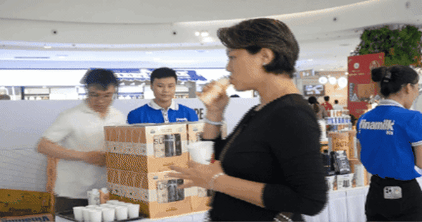 VIDEO: Gian hàng Vinamilk hút khách tại lễ hội 