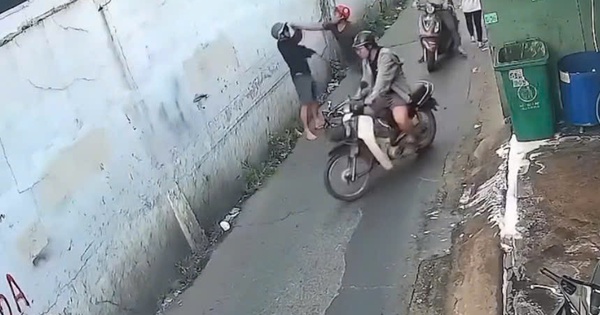 TPHCM: Clip hơn 120 giây ghi cảnh người đàn ông gây va chạm rồi đánh dã man người can ngăn