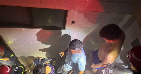 Cháy tiệm bánh ở TPHCM, cứu hai người bị mắc kẹt