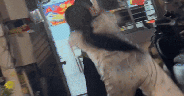 CLIP: Hai nữ gác chắn ở Đà Nẵng bị hành hung khi làm nhiệm vụ