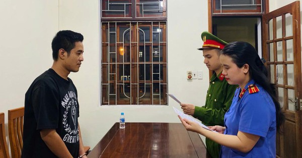 Clip ghi lại khoảnh khắc nam thanh niên “cuỗm” xe máy điện của khổ chủ