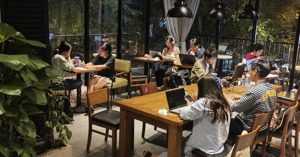 Vào quán cà phê ngồi 10 tiếng chỉ gọi 1 ly nước: Thu phí hay làm ngơ để giữ khách?