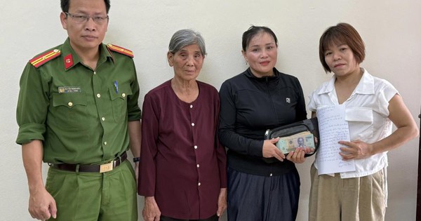 Nhặt được hơn 56 triệu đồng, con dâu cùng mẹ chồng nhờ công an tìm người trả lại