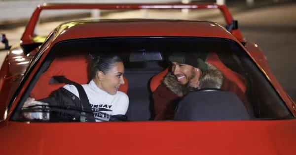 Tay đua Lewis Hamilton công khai yêu đương Kim 