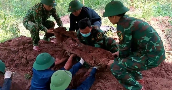 Cúc áo quân phục, võng dù hé lộ nơi an táng 2 liệt sĩ giữa núi rừng Quảng Trị