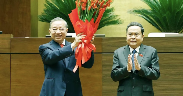 Tổng Bí thư, Chủ tịch nước Lào chúc mừng Tổng Bí thư, Chủ tịch nước Tô Lâm