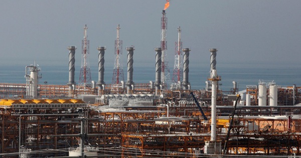 Israel tấn công “tử huyệt” năng lượng, 