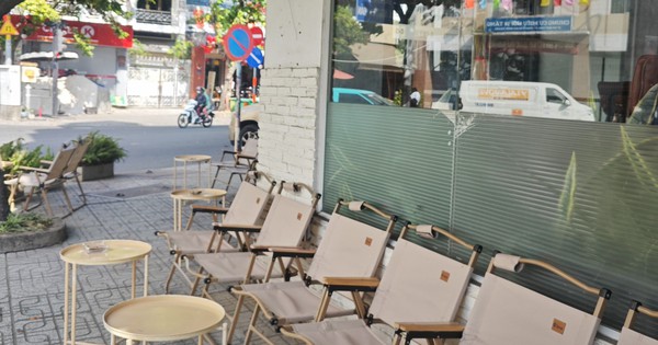 Vào quán cà phê ngồi 10 tiếng chỉ gọi 1 ly nước: Do khách hay chủ quán?