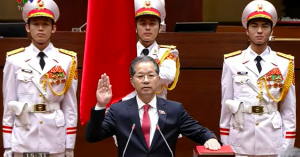 Chánh án Tòa án nhân dân tối cao Nguyễn Văn Quảng tuyên thệ nhậm chức