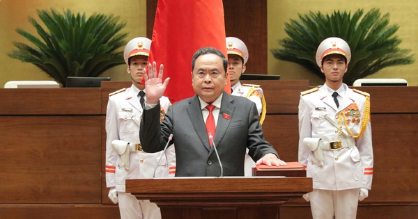 Các nhà lãnh đạo chúc mừng Chủ tịch Quốc hội Trần Thanh Mẫn