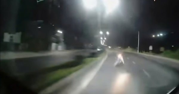 CLIP: Khoảnh khắc xe máy lao vào xe khách, người đàn ông tử vong tại chỗ