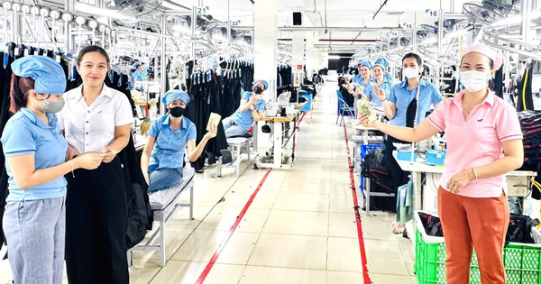 Một công ty ở Đà Nẵng chi hơn 2 tỉ đồng hỗ trợ tiền xăng cho công nhân