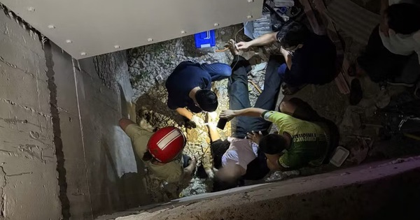 Mải mê livestream, một phụ nữ ngã xuống chân cầu Biển Hồ