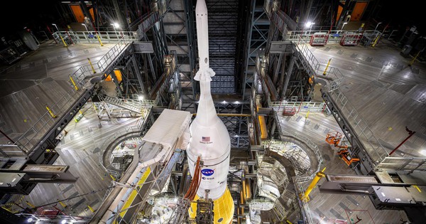 Tham vọng của con người trong không gian (*): 