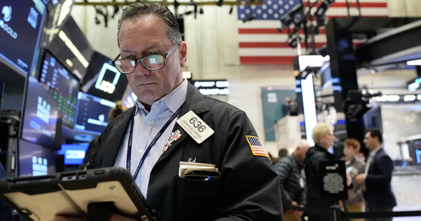 Giá dầu lao dốc sau thông báo ngừng bắn, Israel vẫn dội bom Iran