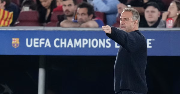 Barcelona thua đau, chuyên gia tranh cãi về 