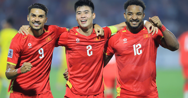 Có nên nhập tịch cầu thủ không huyết thống?