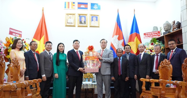 Lãnh đạo TPHCM chúc tết Chol Chnam Thmey tại Tổng Lãnh sự quán Campuchia