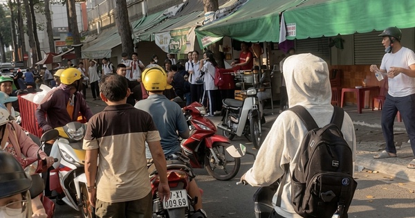 TPHCM: Truy xét nhóm người đánh nhau trước mặt hàng trăm học sinh, phụ huynh