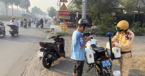 TPHCM: Nhiều người đi xe máy bị xử phạt do "muốn đi nhanh
