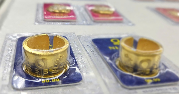 Sáng 9-4, vừa mở cửa, giá vàng miếng SJC, vàng nhẫn rớt thêm 4,5 triệu đồng